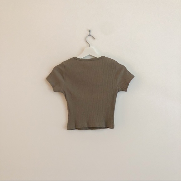 Uniqlo crop taupe top - Picture 2 of 3